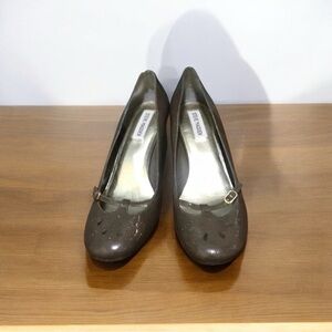 Steve Madden brown patent low wedges